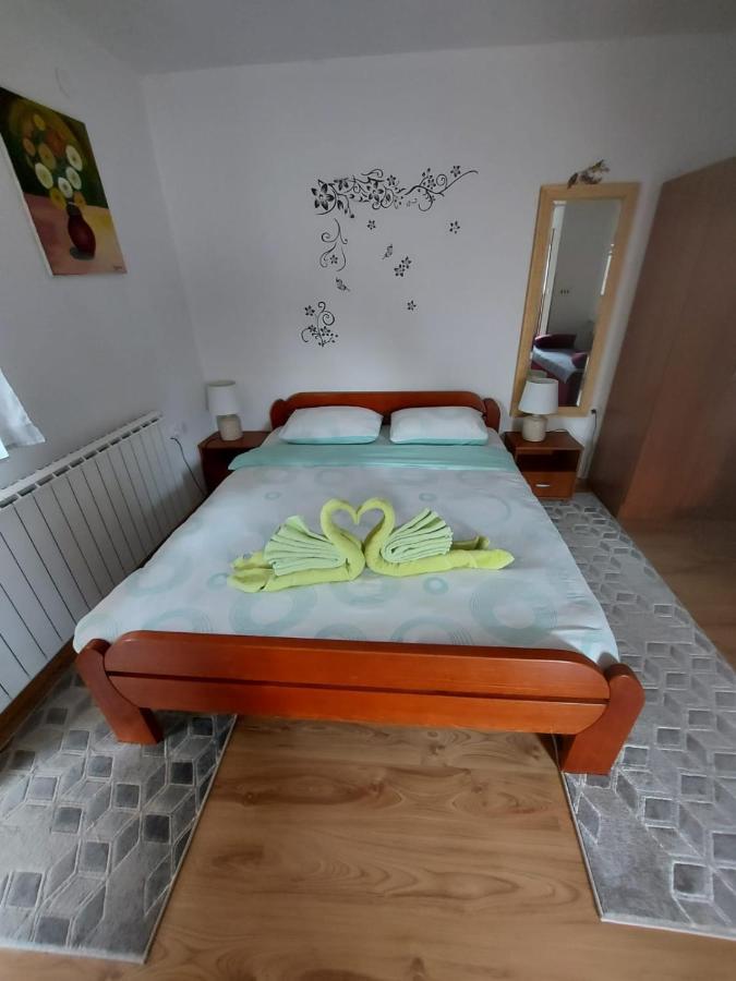Apartments & Rooms Ramljak Korenica Bagian luar foto