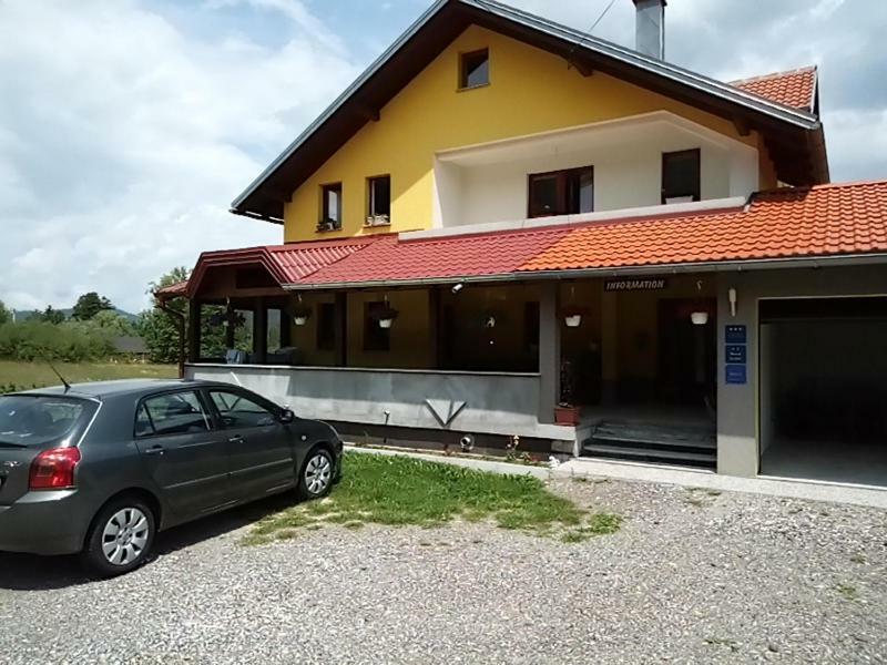 Apartments & Rooms Ramljak Korenica Bagian luar foto
